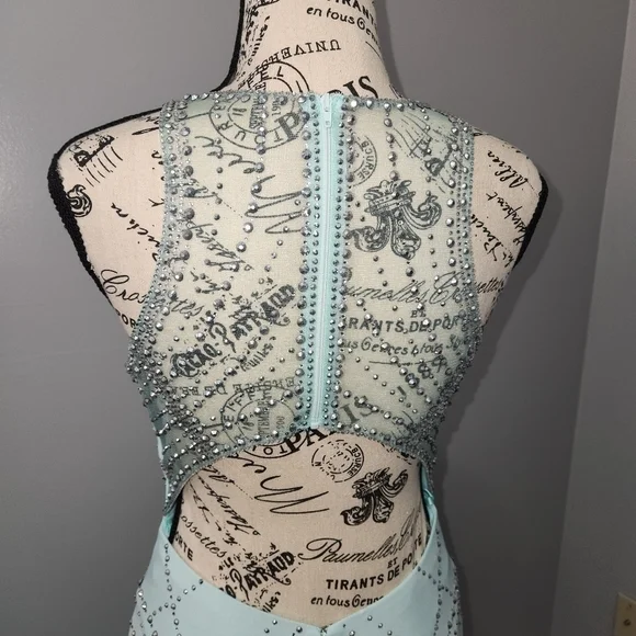 Cachet NWT Glamorous Jeweled Jersey Gown with Cutouts Color Mint Size 2 - Picture 7 of 15